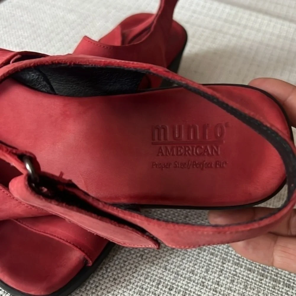 Munro Micah Slingback Sandals Nubuck Sz 8 M, pre loved suede